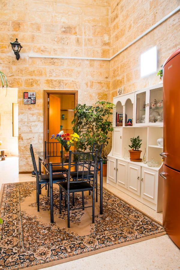 Tal-Karmnu Entire House With Private Heated Pool And Jacuzzi Villa Kirkop Eksteriør bilde