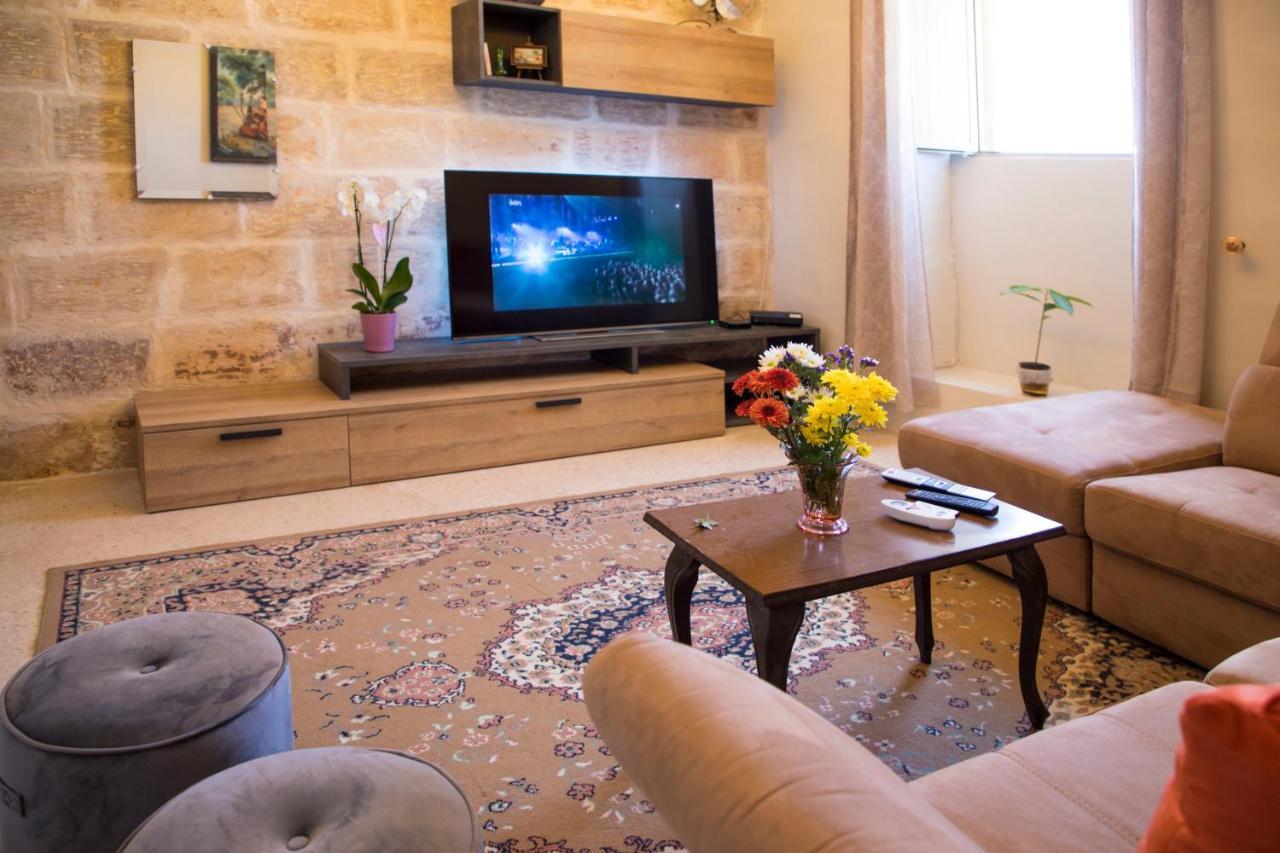 Tal-Karmnu Entire House With Private Heated Pool And Jacuzzi Villa Kirkop Eksteriør bilde